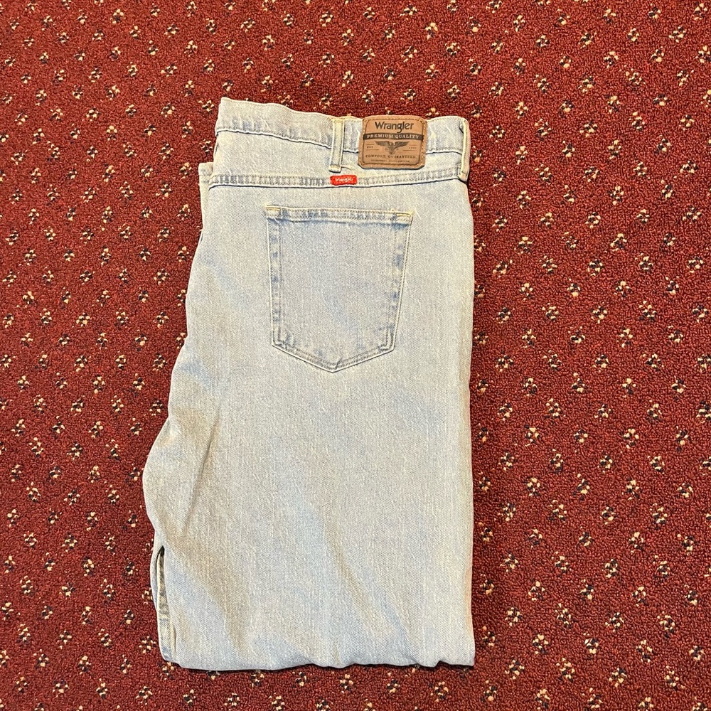 Men’s wrangler jeans. Brand new relaxed fit. 42x32